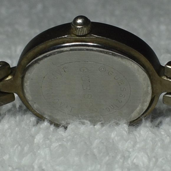 Vintage Guess Titanium Qwartz Watch w/ White Face - Picture 9 of 16
